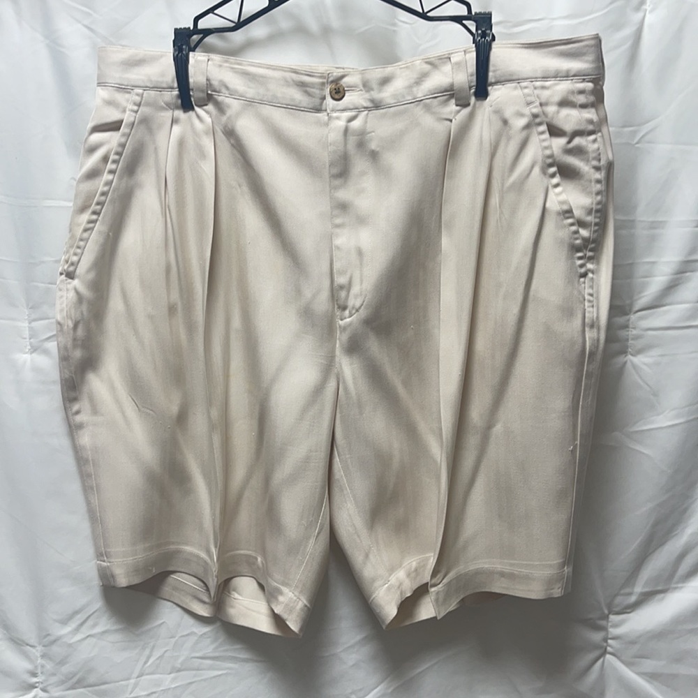 Tommy Bahama a men’s cream shorts size 38